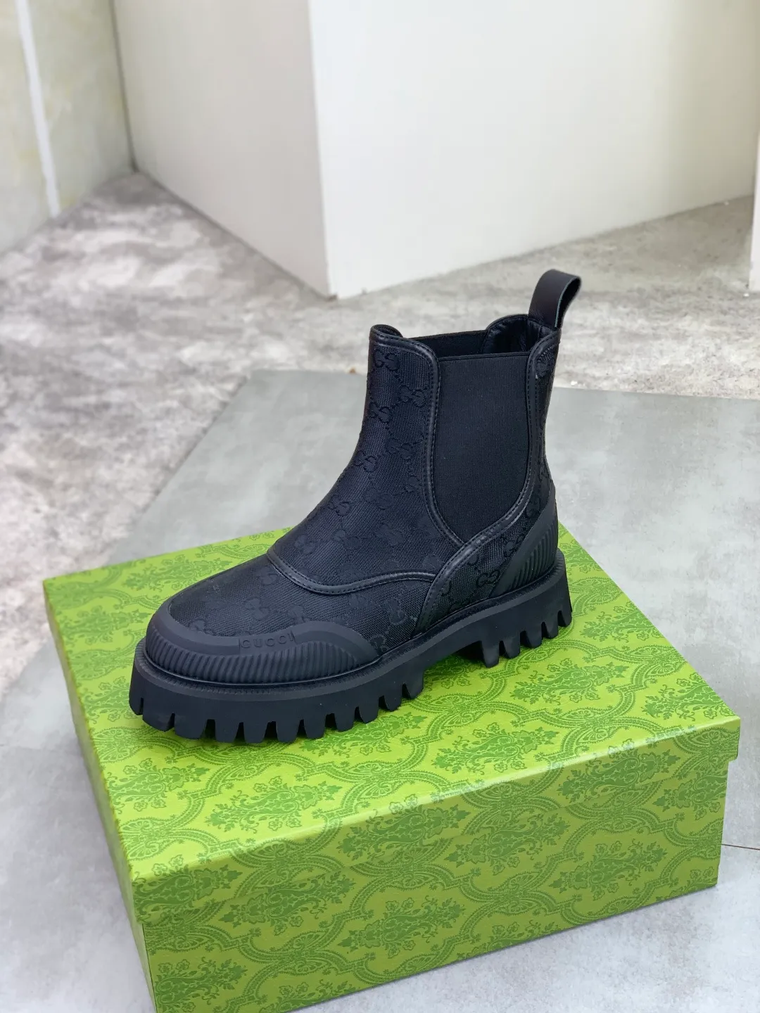 Men's Men's Shoes 💰P500 💰【New Style】 Gucci lazy slip-on couple 🧑‍🤝‍🧑 style high-top leather shoes hot selection (Gucci GUCCI) official website latest Gucci lazy 🎁 leather shoes, hot style 💥 style is simple and elegant, exclusive for trendy men. Unique official website latest brand original double G pressure Floral elements👑Original Gucci decoration, fashionable and elegant, the fabric is original calfskin with double G denim✅fully imported soft sheepskin lining, the official website specifies wear-resistant lightweight foam business outsole, the classic model is taken in real life🎬Number of yards: 36-46 Various colors available